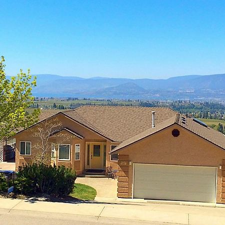 Acker Vacation Rentals Kelowna Buitenkant foto