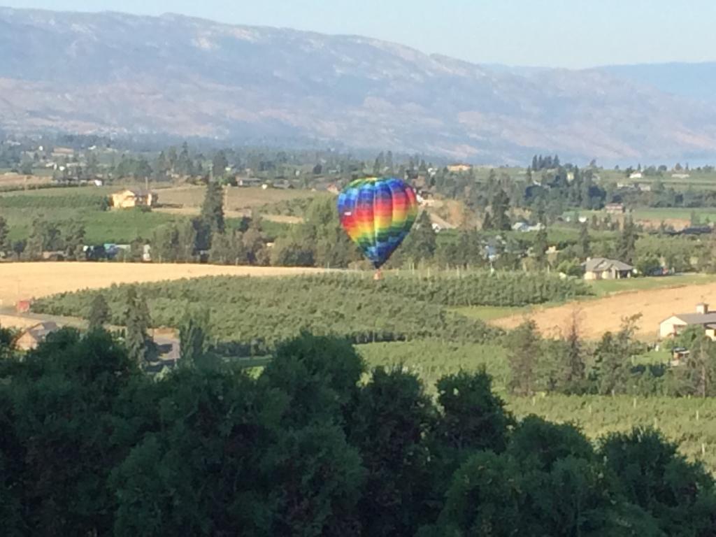 Acker Vacation Rentals Kelowna Buitenkant foto