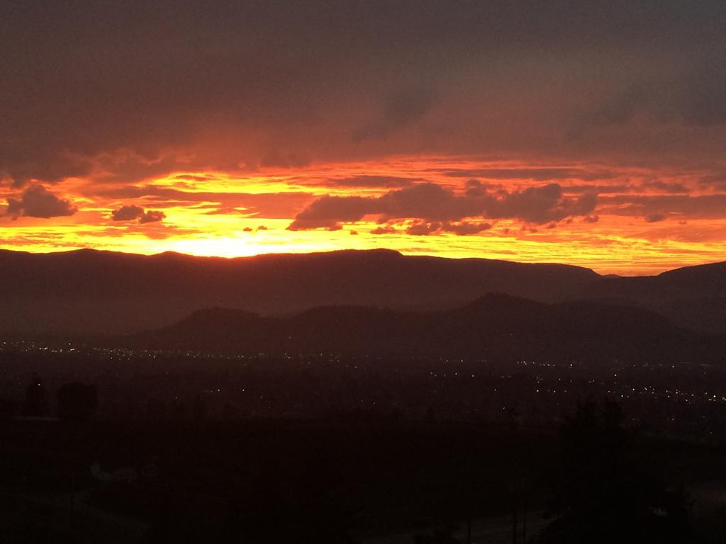 Acker Vacation Rentals Kelowna Buitenkant foto