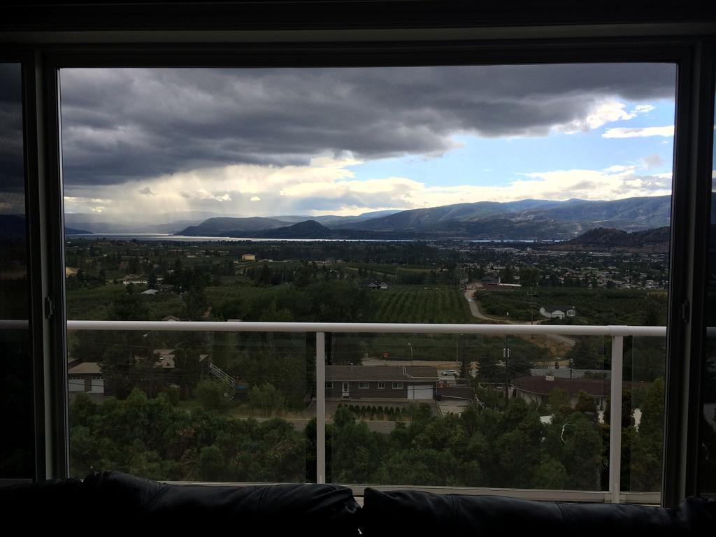 Acker Vacation Rentals Kelowna Buitenkant foto