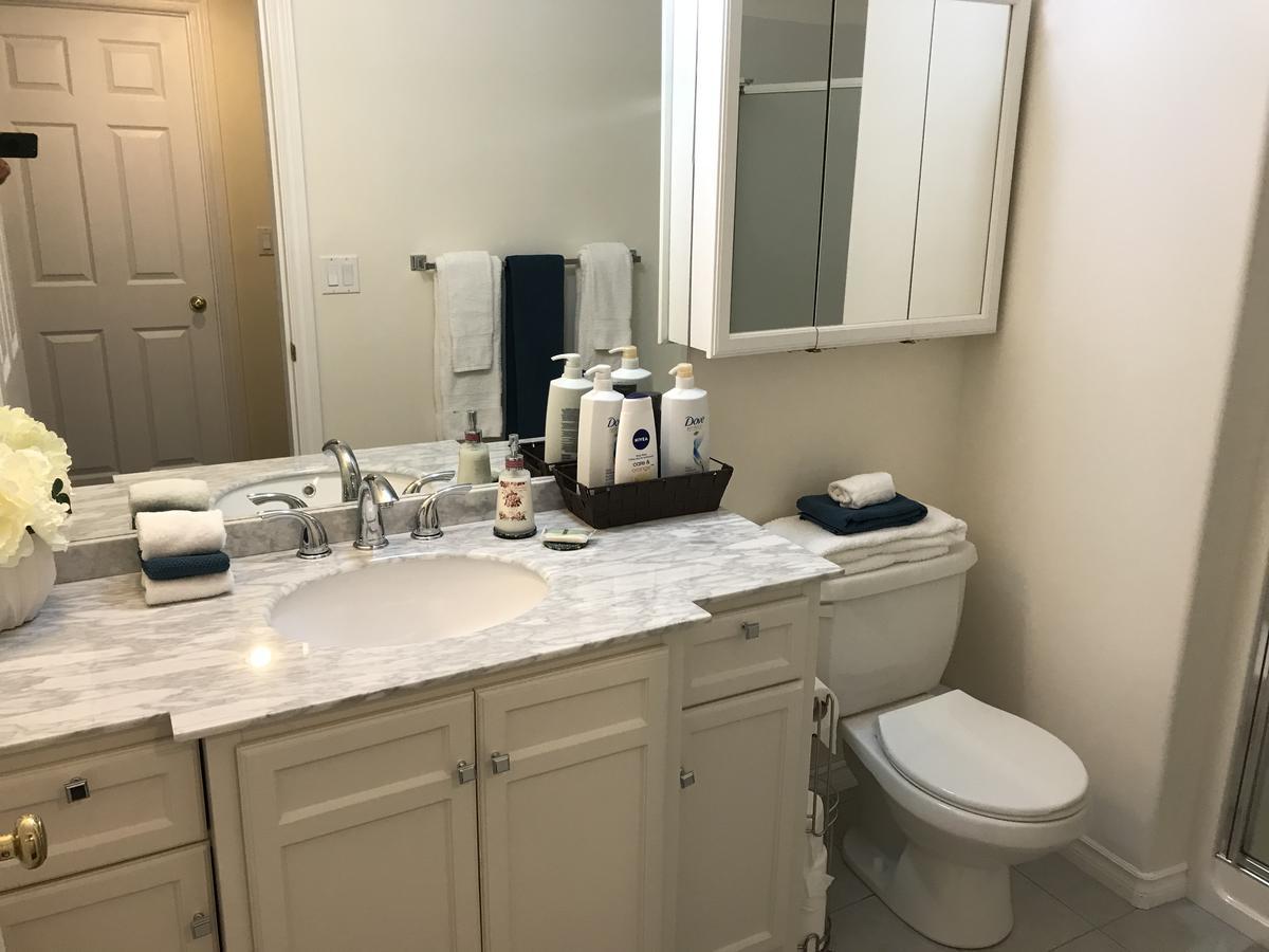 Acker Vacation Rentals Kelowna Buitenkant foto