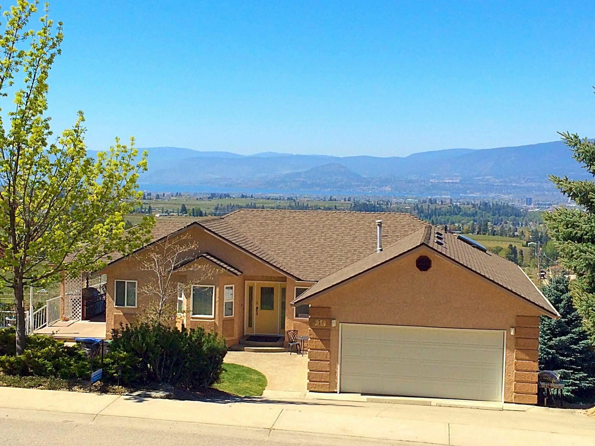 Acker Vacation Rentals Kelowna Buitenkant foto