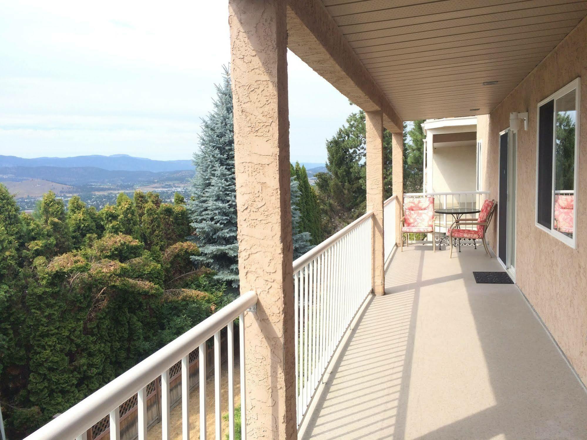 Acker Vacation Rentals Kelowna Buitenkant foto