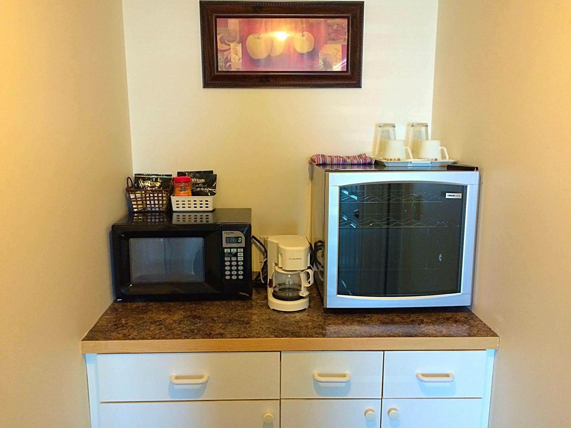 Acker Vacation Rentals Kelowna Buitenkant foto