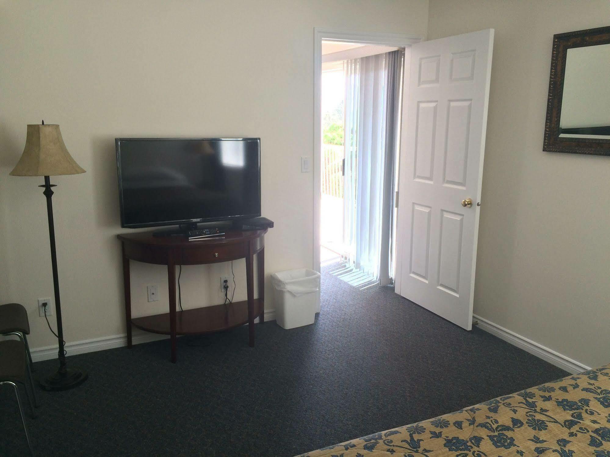 Acker Vacation Rentals Kelowna Buitenkant foto