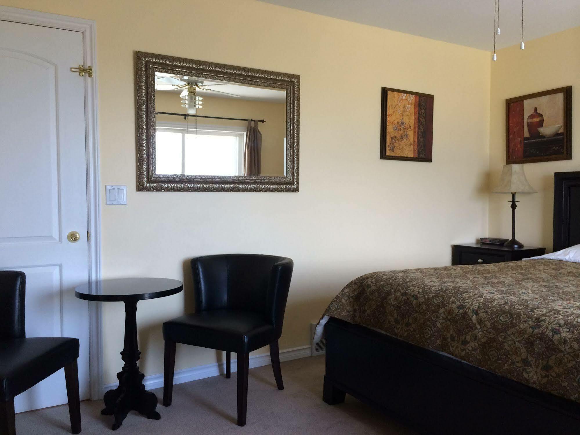 Acker Vacation Rentals Kelowna Buitenkant foto