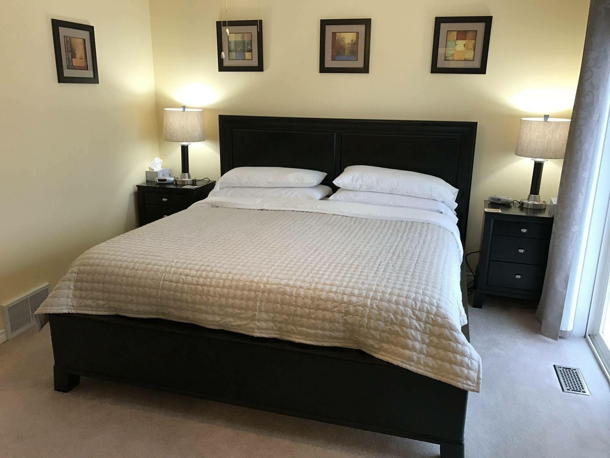 Acker Vacation Rentals Kelowna Buitenkant foto