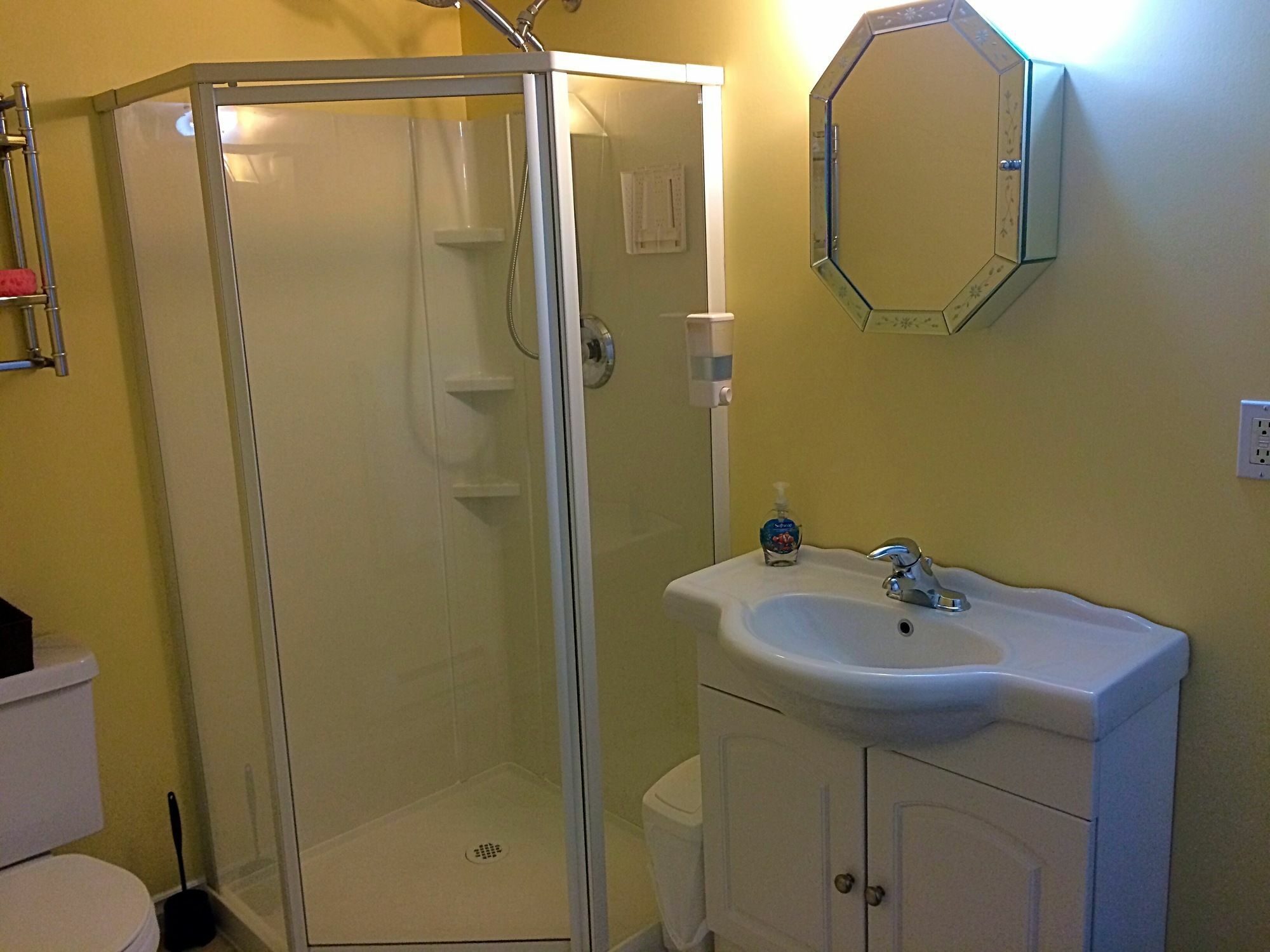 Acker Vacation Rentals Kelowna Buitenkant foto