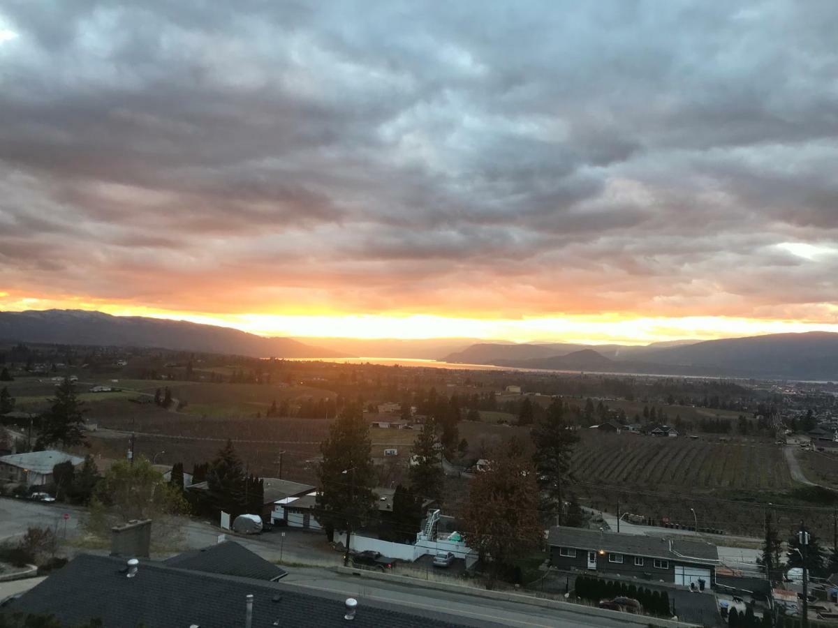 Acker Vacation Rentals Kelowna Buitenkant foto